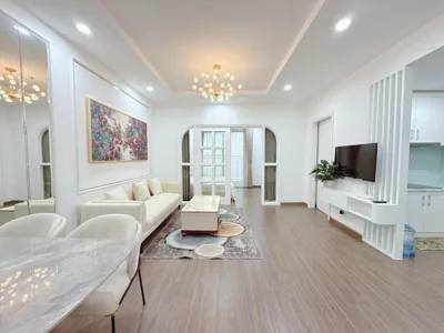 Apartment mit zwei Schlafzimmern und Balkon — L'amie Homestay - Vinhomes Times City
